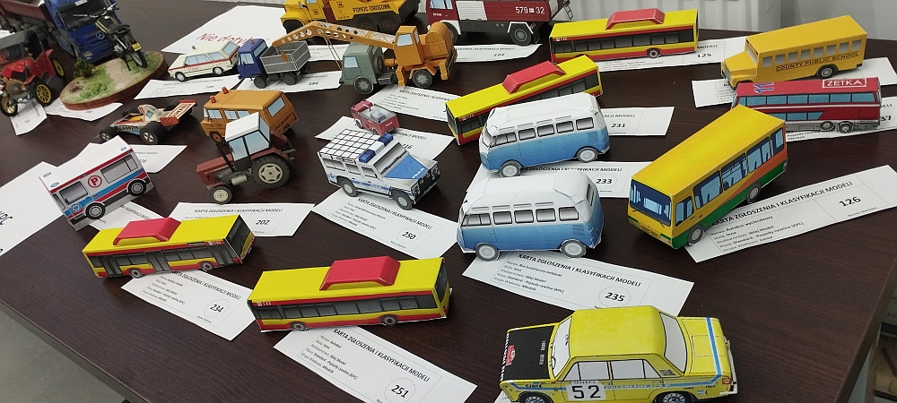 Zdjęcie prac z pokazu