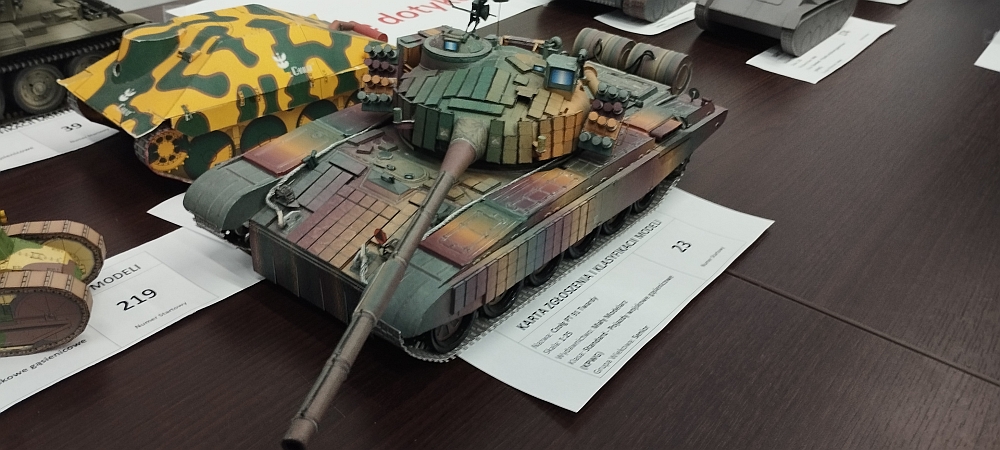 Zdjęcie prac z pokazu